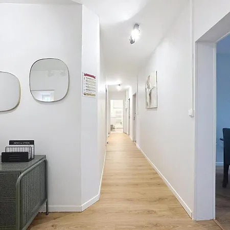 Neuf, 4 ,spacieux Tv-wifi